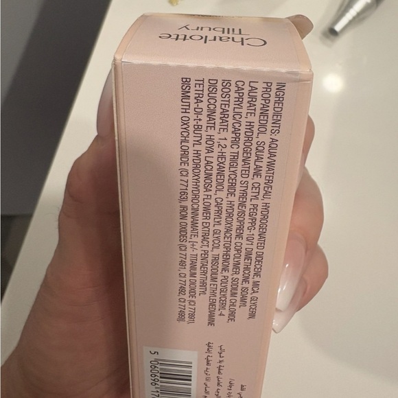 Charlotte Tilbury Hollywood Flawless Filter - Soft Pink Glow - Picture 3 of 3